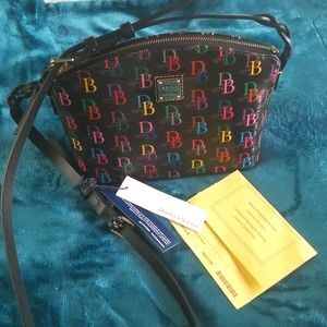 Dooney & Bourke Cross Body. NWT ***